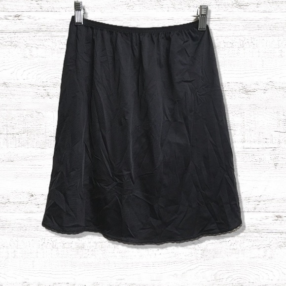 Black vanity fair half slip - Picture 2 of 3